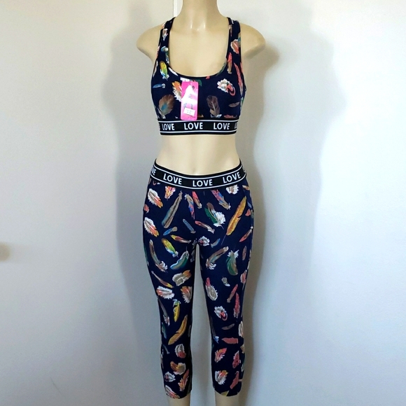 Work Out Set 🏋‍♀️ - Picture 3 of 7